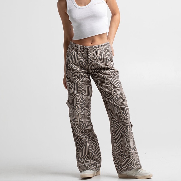 BDG Black Y2K Swirl Print Low-Rise Cargo Pants - Picture 4 of 10